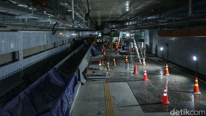 MRT Jakarta Lengkapi Stasiun Bawah Tanah dengan Pintu Peron