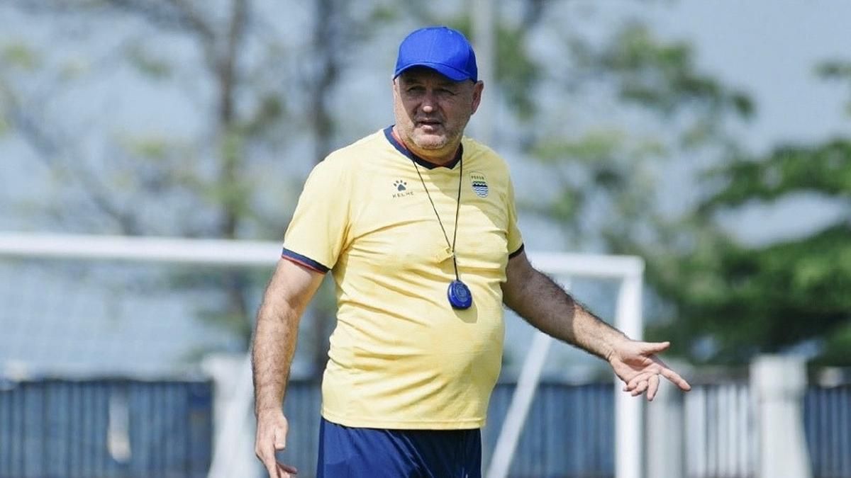 Bojan Hodak Prediksi Laga Persebaya vs Persib Lebih Taktikal