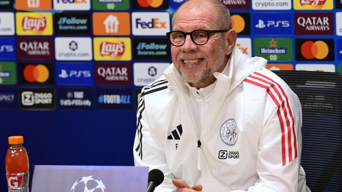 Ajax Berhentikan Fred Grim, Oscar Garcia Ditunjuk Sebagai Pengganti