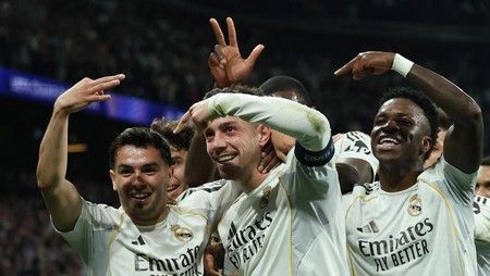 Federico Valverde Hattrick, Real Madrid Taklukkan Man City 3-0