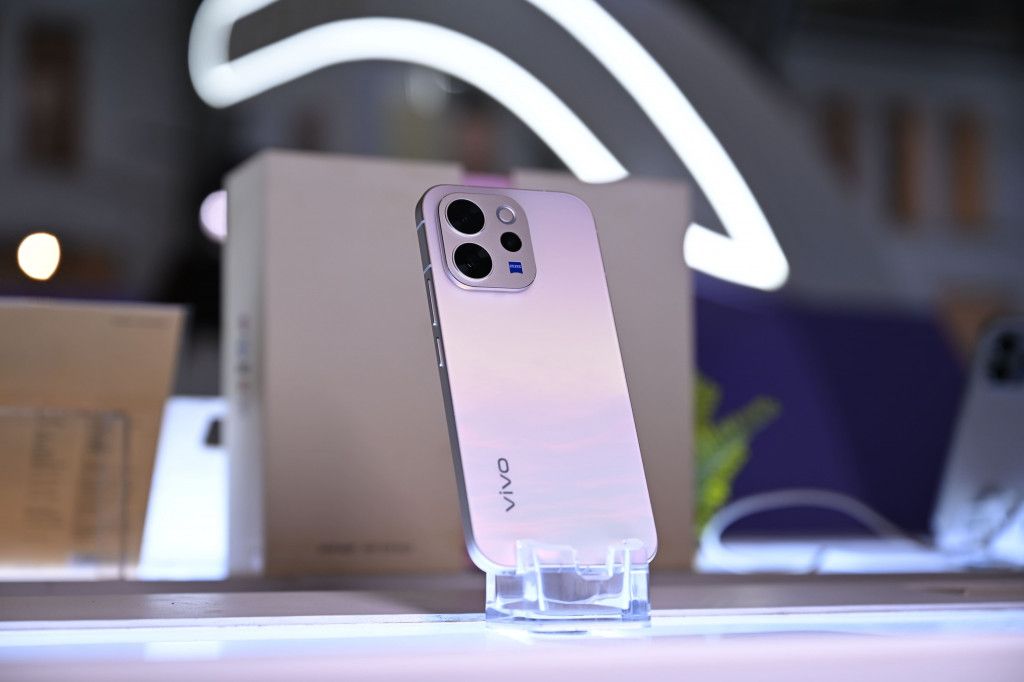 Perbedaan vivo V70 dan V70 FE: Spesifikasi Unggulan