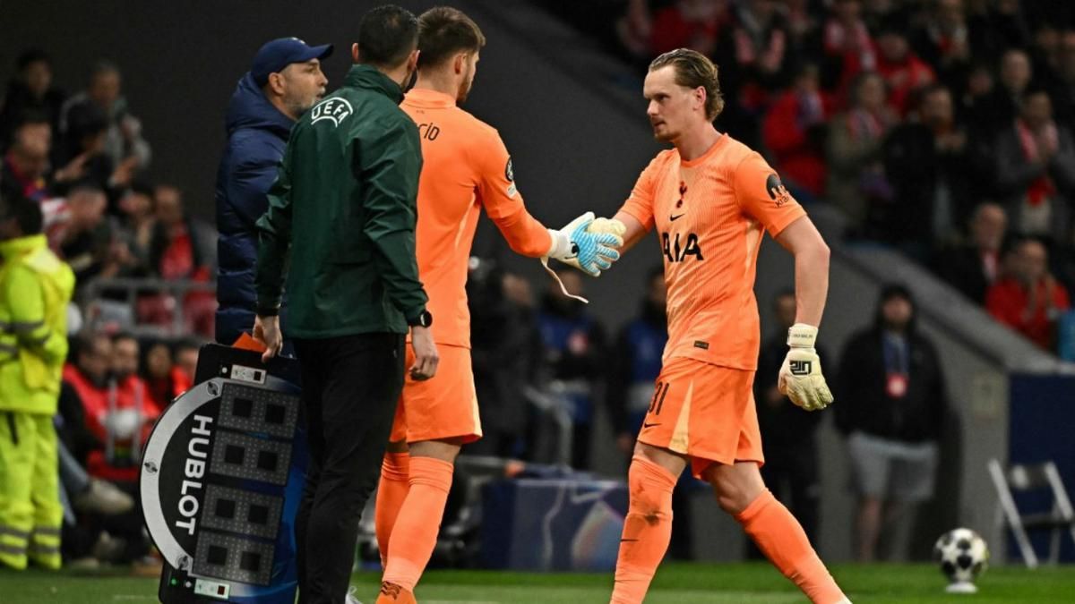 Kiper Tottenham Kinsky Diganti Dini Akibat Penampilan Mengerikan