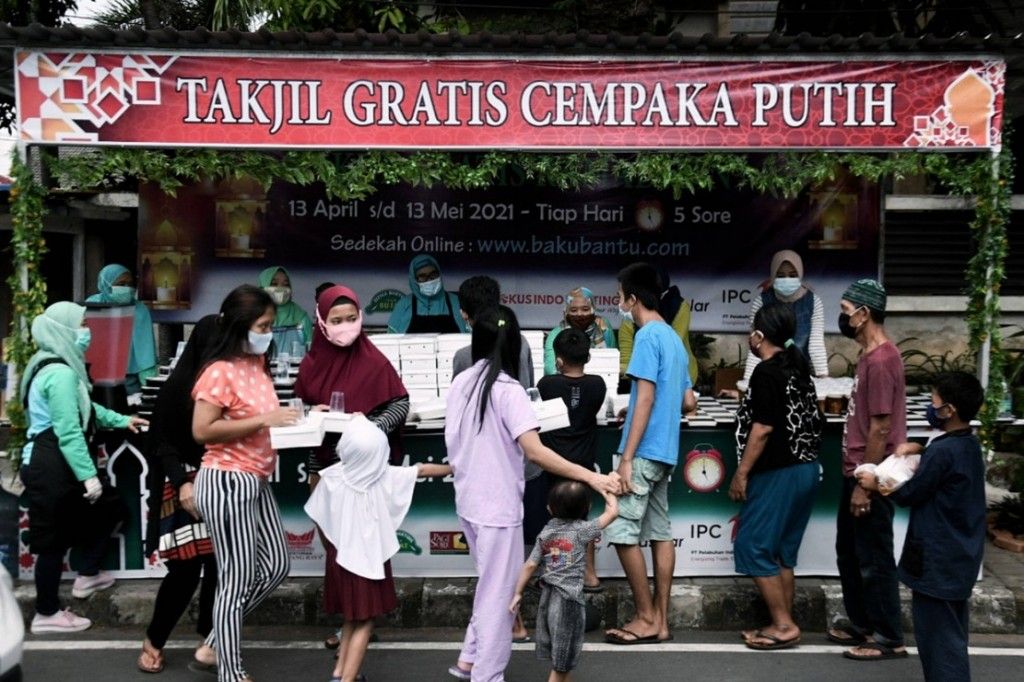Berburu Takjil Jadi Tradisi Ramadan di Kalangan Anak Muda