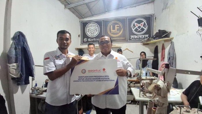 Mantan Buruh Garut Bangkit dengan Usaha Konveksi