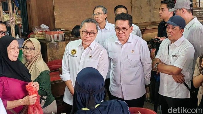 Harga Plastik Melonjak, Pedagang Pasar Minggu Mengeluh