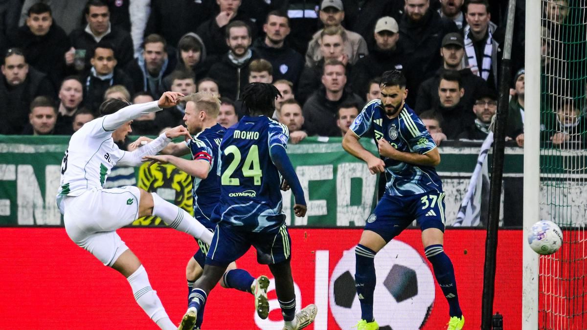 Maarten Paes Soroti Kurangnya Semangat Tim Ajax