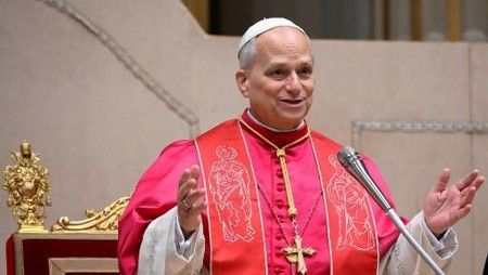 Paus Larang Imam Gunakan AI untuk Susun Khotbah
