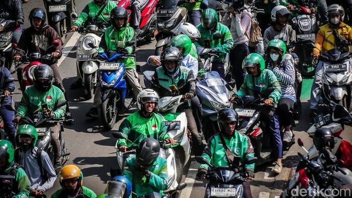 Ojol dan Kurir Terima Bonus Hari Raya hingga Rp 900 Ribu