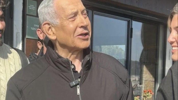 Video Netanyahu Minum Kopi Jawab Rumor Kematiannya