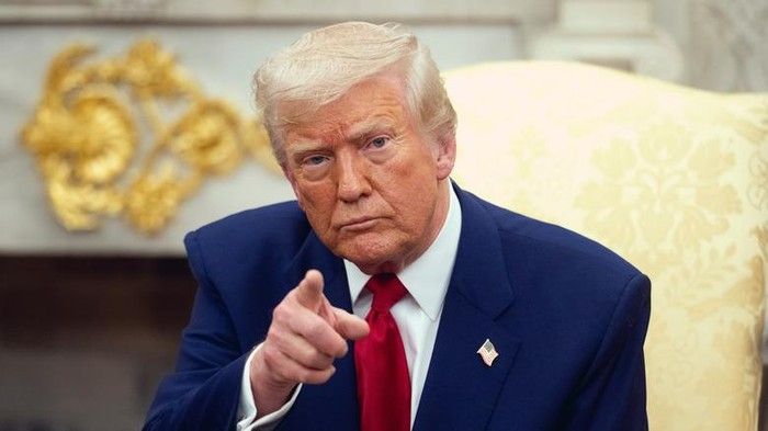 Tanda Tangan Donald Trump Hiasi Uang Dolar AS