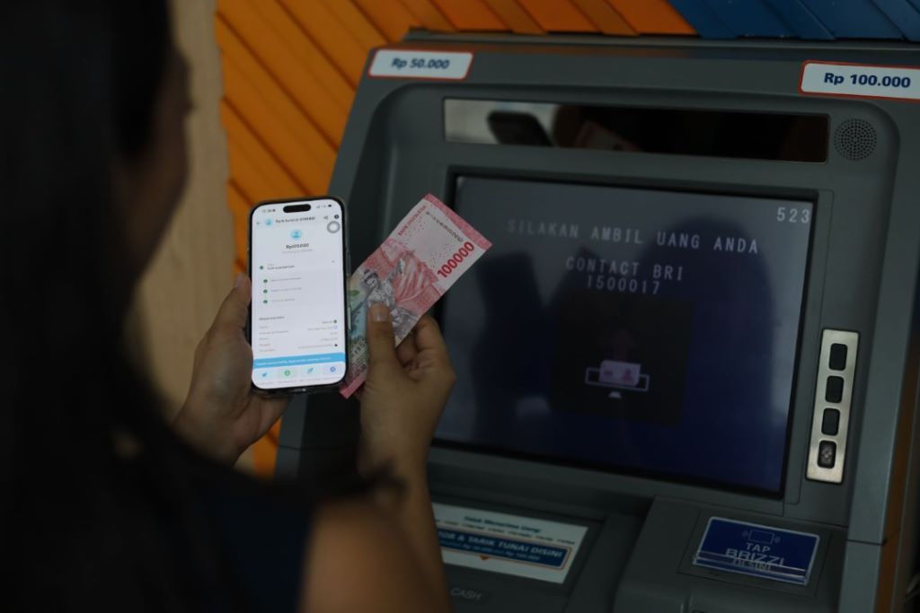GoPay Permudah Tarik Tunai Tanpa Kartu di ATM BRI dan bjb