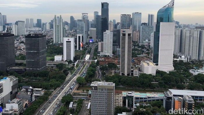 Fitch Ubah Outlook Peringkat Indonesia Jadi Negatif