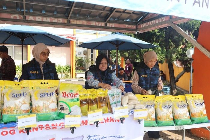 Bulog Jamin Stok Beras dan Minyak Goreng Aman Hingga Akhir Tahun