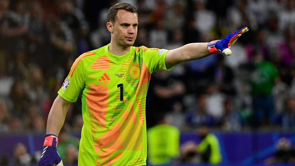 Gianluigi Buffon Beri Nasihat untuk Masa Depan Manuel Neuer