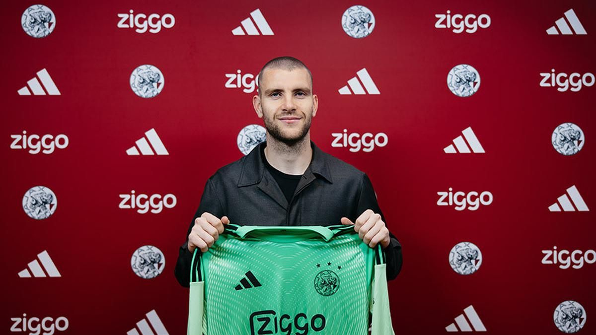 Maarten Paes Catat Clean Sheet dalam Laga Ajax vs Zwolle