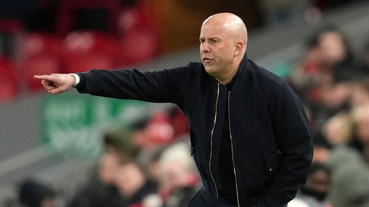 Liverpool Terpuruk, Arne Slot Terancam Dipecat?