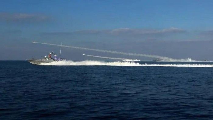 Garda Revolusi Iran Serang Kapal Tanker di Selat Hormuz