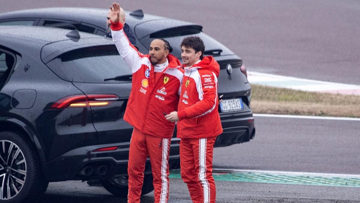 Alasan Lewis Hamilton Belum Beri Hadiah Pernikahan ke Leclerc