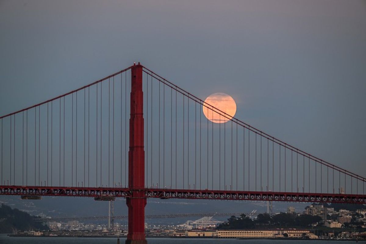 Fenomena Astronomi Langit April 2026: Ada Pink Moon hingga Hujan Meteor Lyrid