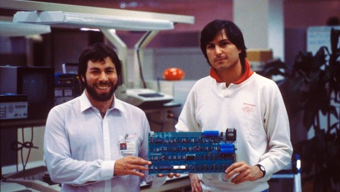 Apple Rayakan 50 Tahun: Transformasi dari Garasi Hingga Valuasi Triliunan