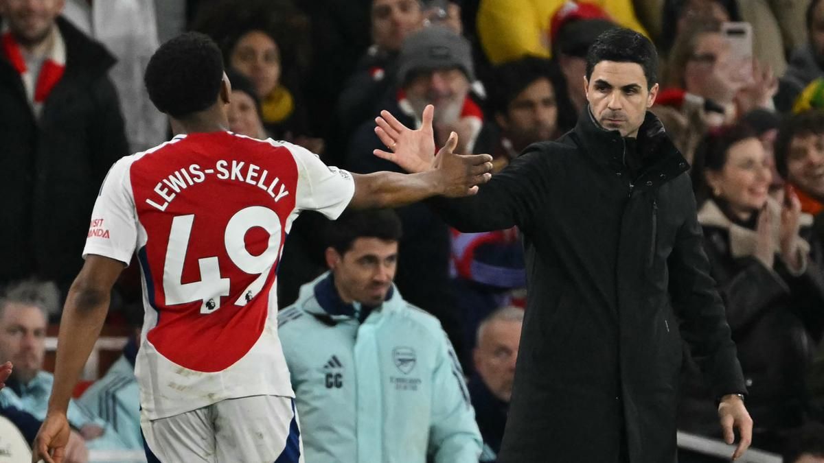 Arsenal Pertimbangkan Pinjamkan Myles Lewis-Skelly