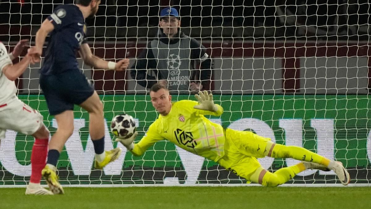 Khvicha Kvaratskhelia Tanggapi Rumor Ketertarikan Arsenal