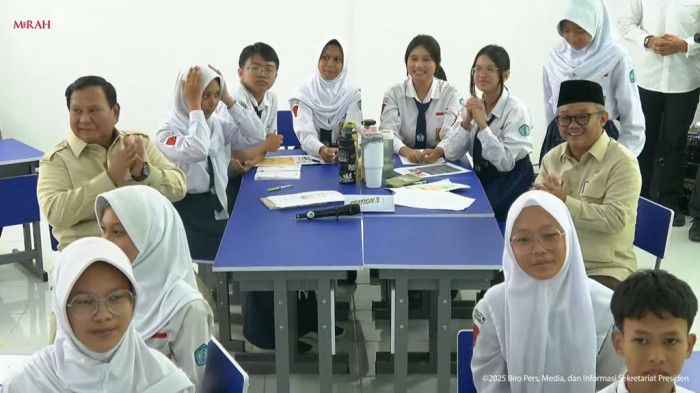 Prabowo Akan Renovasi 300 Ribu Sekolah dan Digitalisasi Pendidikan