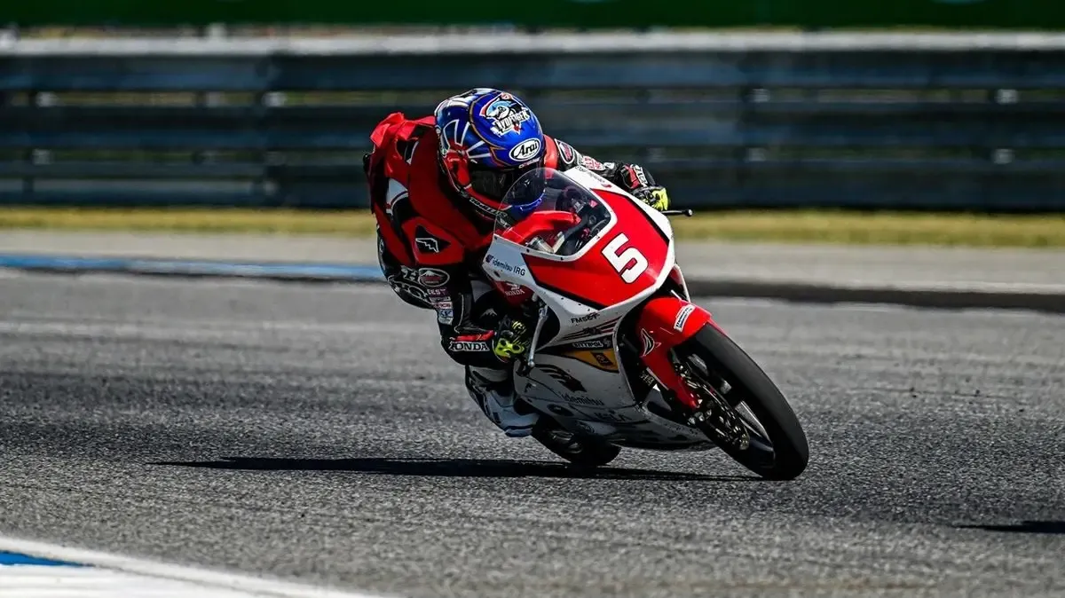 Pembalap Muda Indonesia Unjuk Gigi di Idemitsu Moto4 Asia Cup