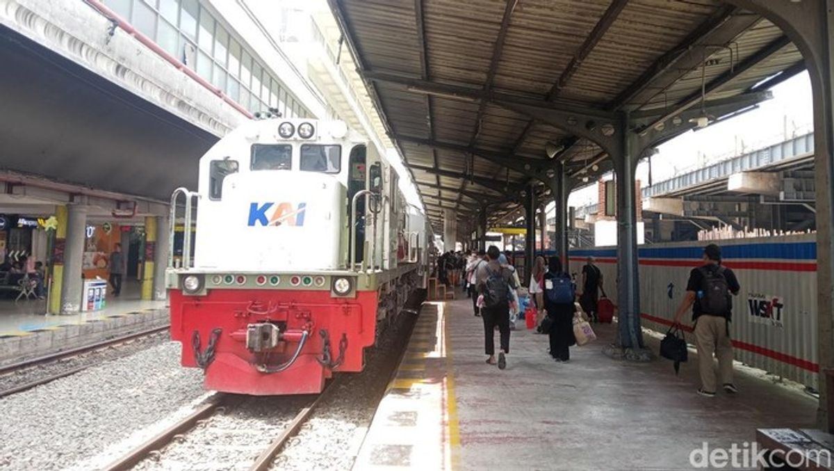KAI Batalkan Perjalanan Kereta di Jakarta Akibat Proses Normalisasi