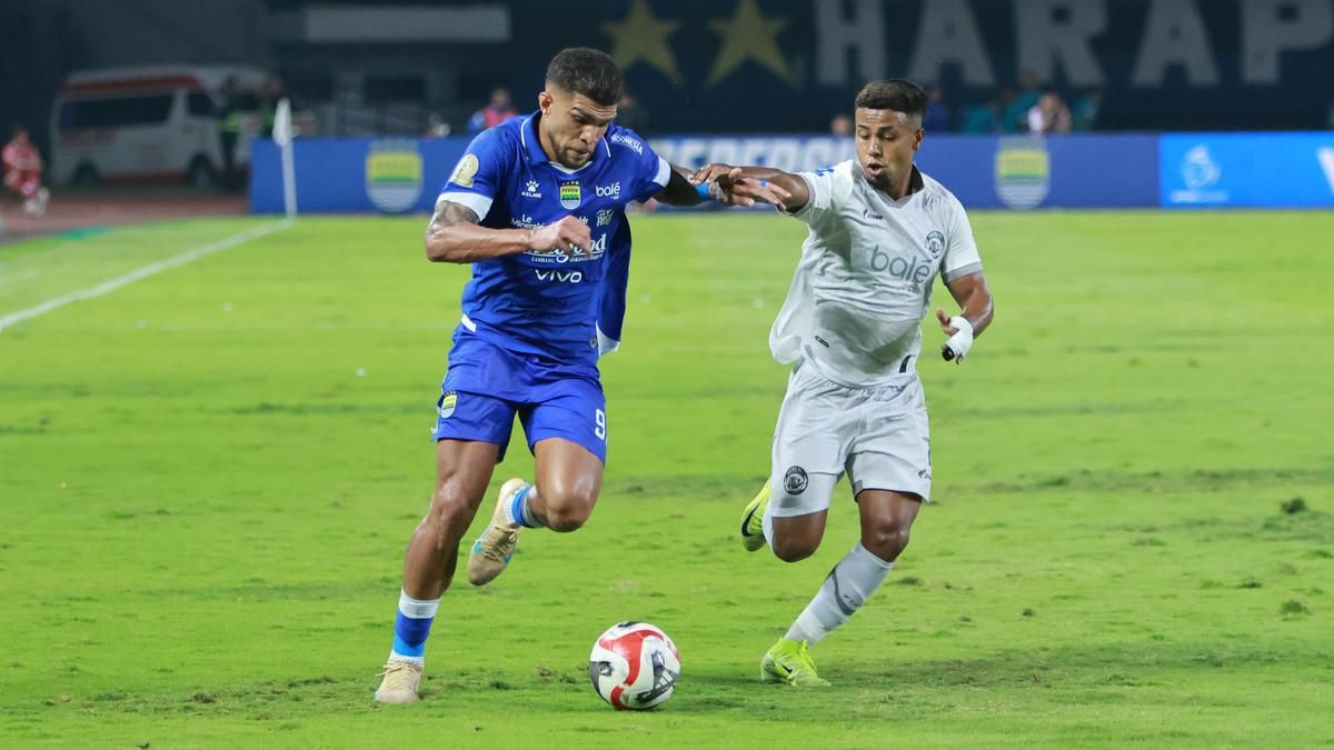 Persib Bandung Berbagi Poin dengan Arema FC di GBLA