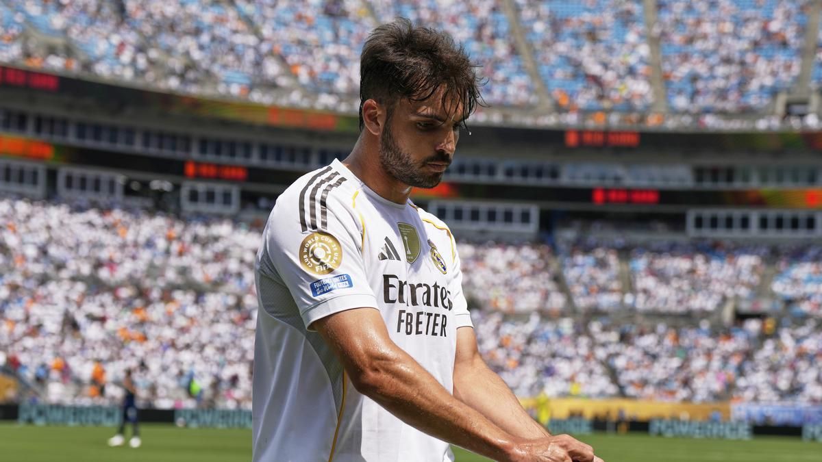 Real Madrid Tawarkan Barter Raul Asencio Demi Rekrut Jon Martin