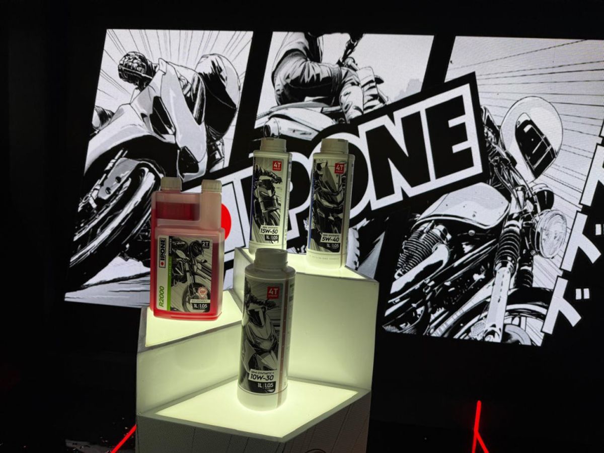 Ipone Rilis Pelumas R2000 Terbaru untuk Motor 2-Tak di IIMS 2026