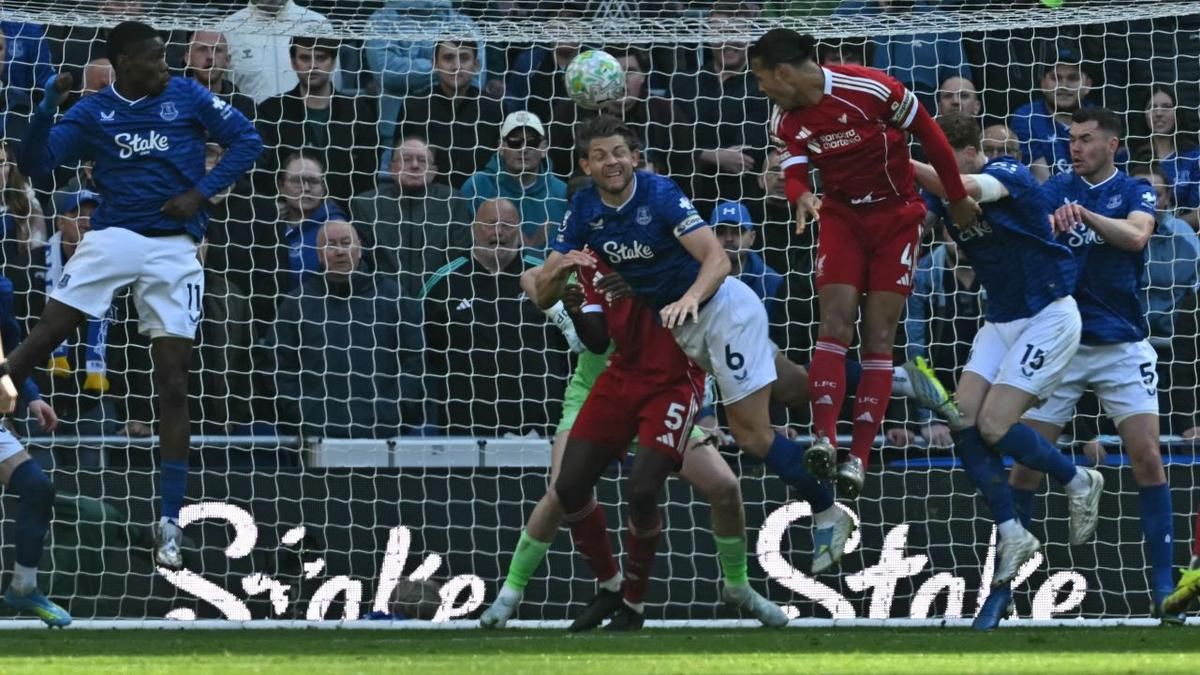 Liverpool Taklukkan Everton 2-1 Melalui Gol Menit Akhir Virgil van Dijk