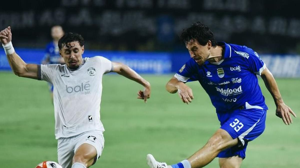 Persib Bandung Imbang Lawan Arema FC di Stadion GBLA