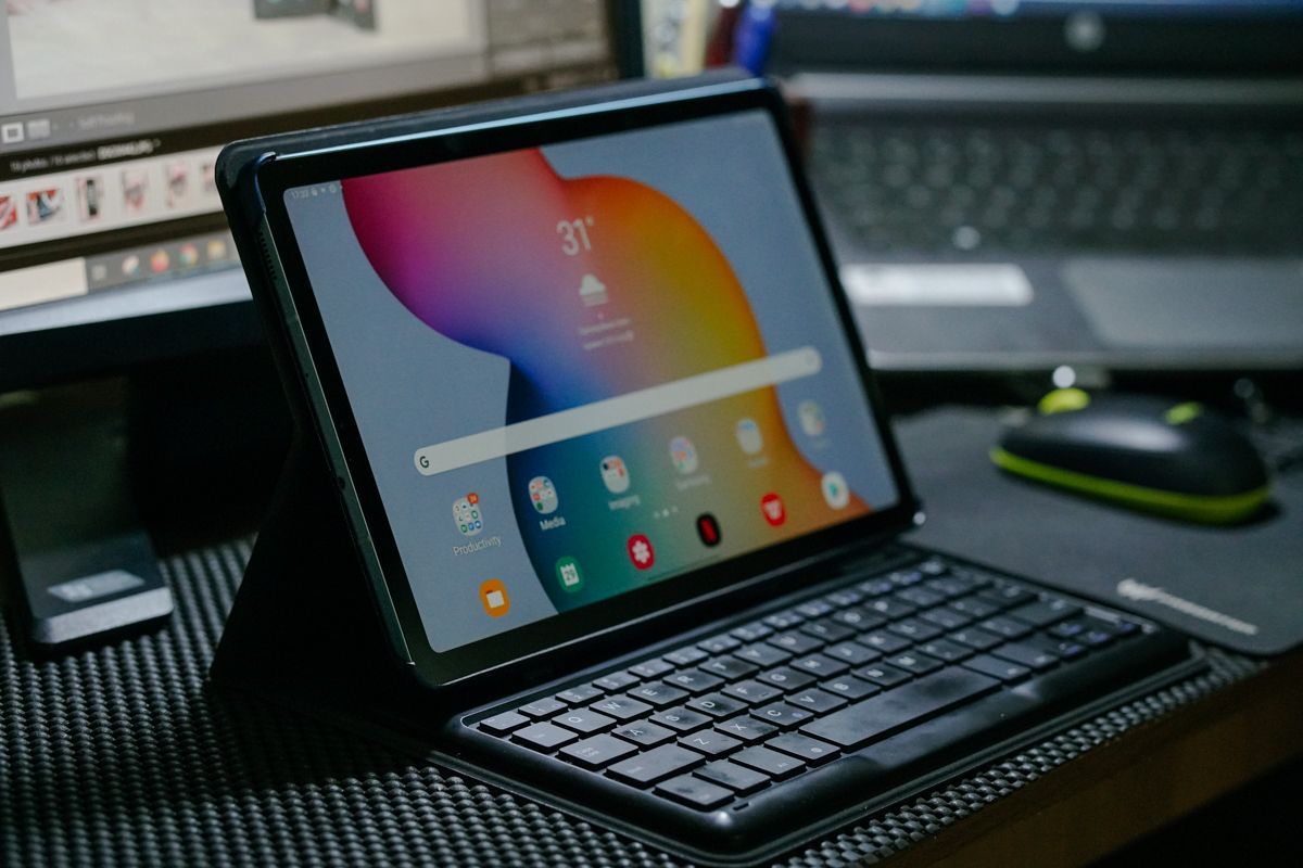 5 Rekomendasi Tablet Bundling Keyboard untuk Produktivitas