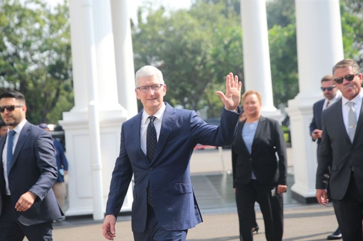 John Ternus Resmi Gantikan Tim Cook Sebagai CEO Apple