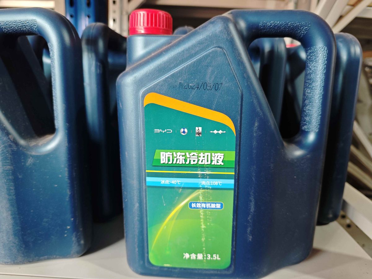 Pahami Perbedaan Teknologi IAT dan OAT pada Radiator Coolant Mobil