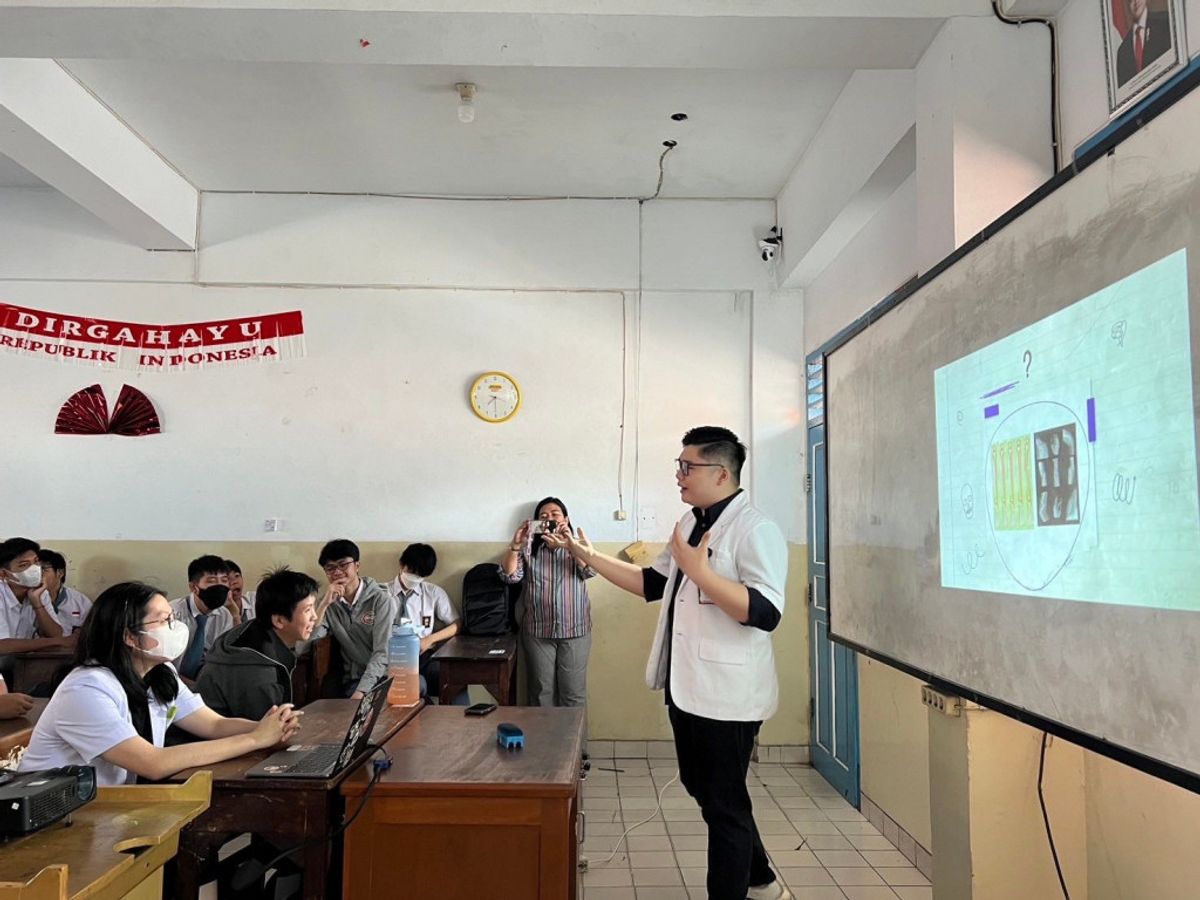 Dokter Lulusan Unika Atma Jaya Paparkan Riset di Konferensi Busan