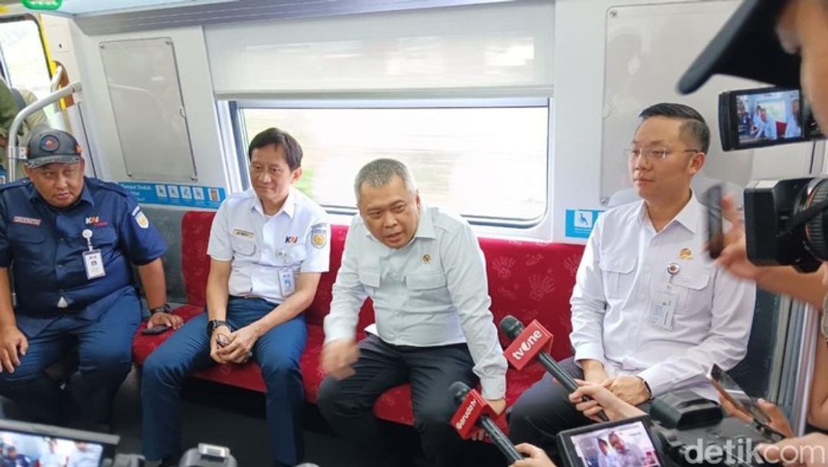 Menhub Dudy Purwagandhi Resmikan Operasional KRL Bekasi-Cikarang