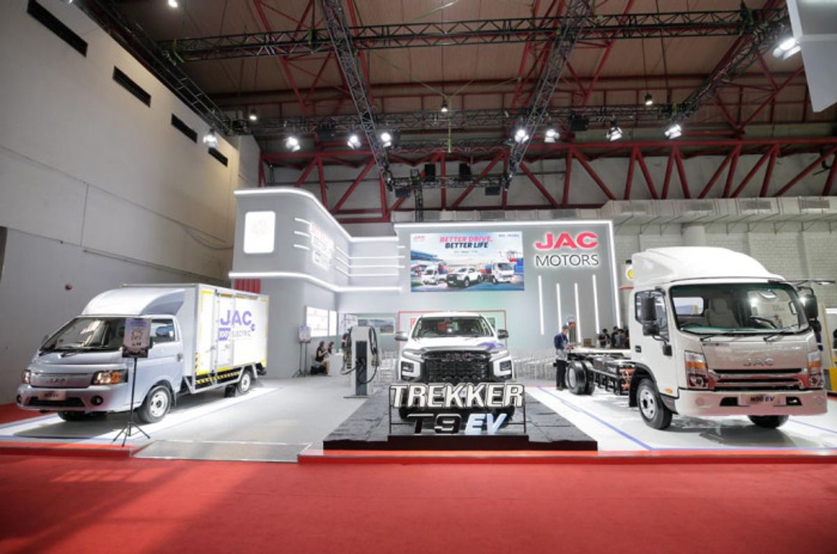 JAC Motors Hadirkan Tiga Kendaraan Listrik Komersial di GIICOMVEC 2026