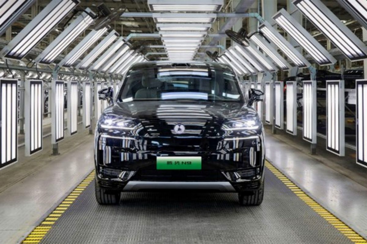 SUV Premium BYD Denza B8 Bakal Hadir di Indonesia, Harga Mulai Rp1,1 Miliar