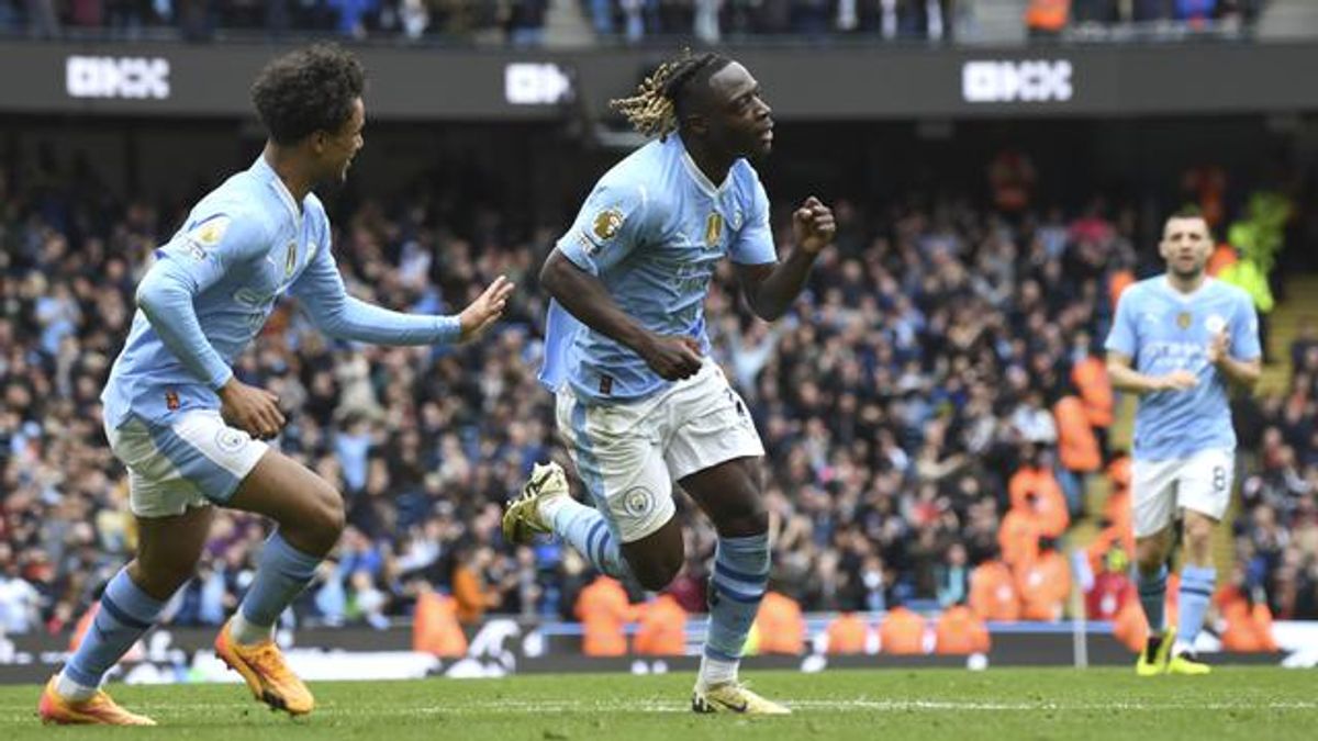 Jeremy Doku Minta Dukungan Suporter untuk Comeback Manchester City
