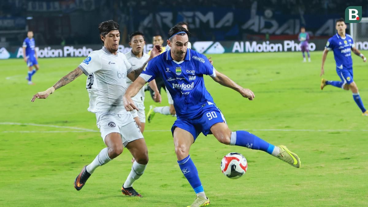 Arema FC Tahan Imbang Persib Bandung di Stadion GBLA