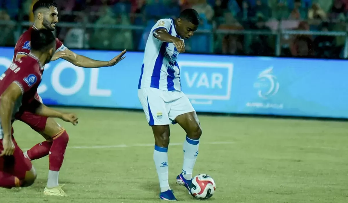 Persib Bandung Kokoh di Puncak Super League, Persija Jakarta Tertahan