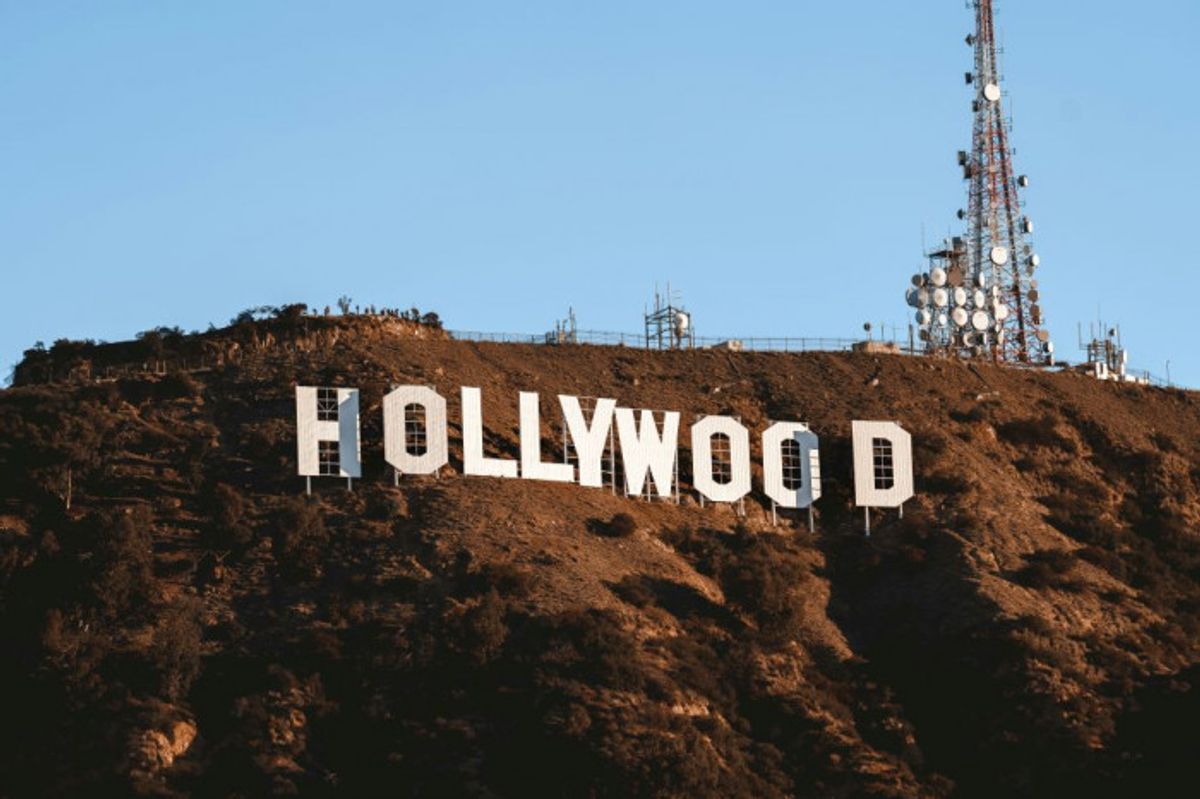 1.400 Kreator Hollywood Tolak Rencana Merger Paramount dan Warner Bros