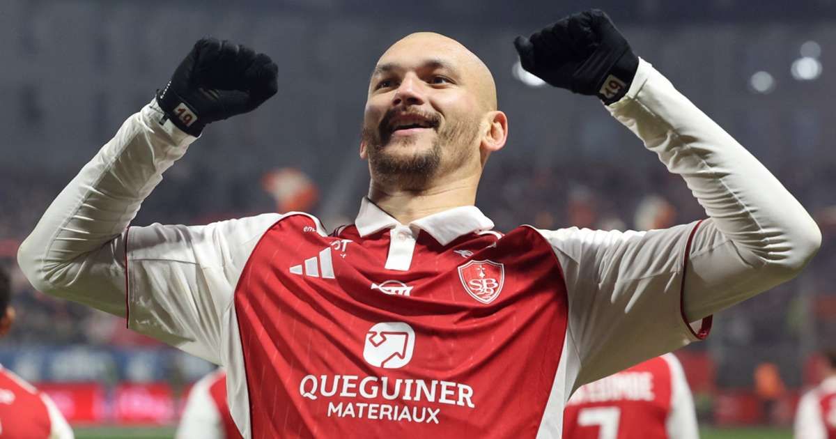Raphinha Minta Maaf Atas Gestur Provokatif kepada Suporter Atletico Madrid