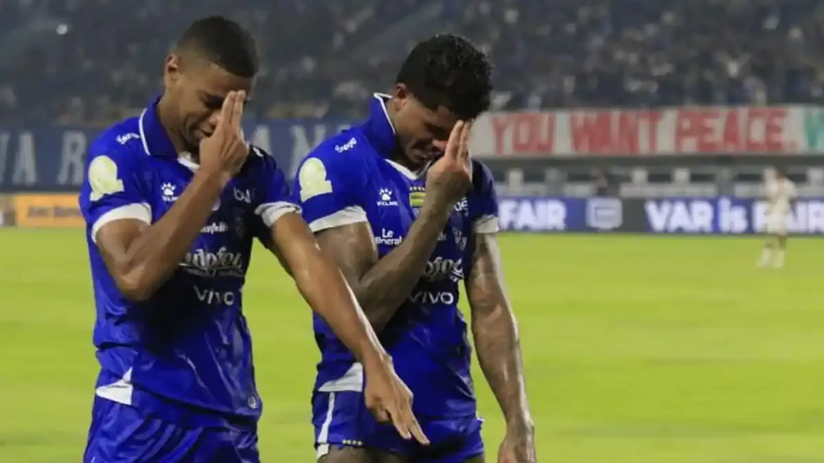 Ramon Tanque Cetak Dua Gol, Bawa Persib Unggul atas Semen Padang