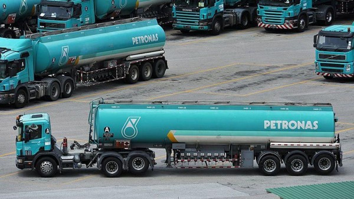 Petronas Impor Satu Juta Barel Minyak Irak untuk Amankan Stok