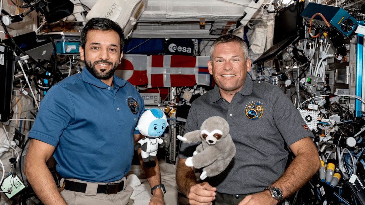 Maskot Boneka Rise Ikut Misi Pulang Artemis II NASA ke Bumi