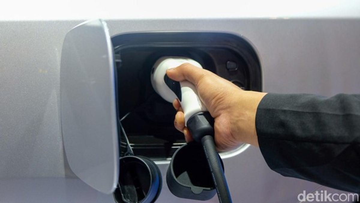 INDEF Kritik Permendagri Nomor 11 Tahun 2026 Terkait Pajak Mobil Listrik